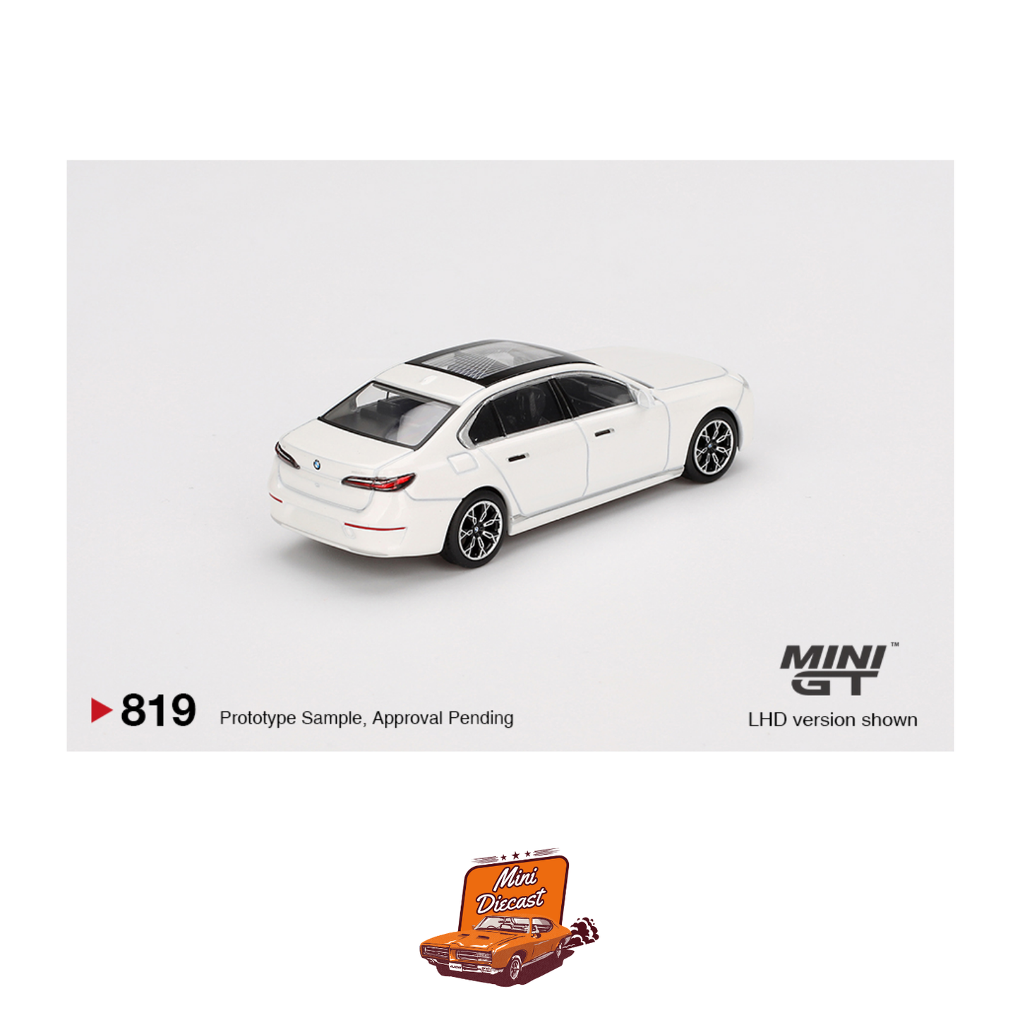 Mini GT #819 BMW i7 xDrive60 Mineral White (Imported)