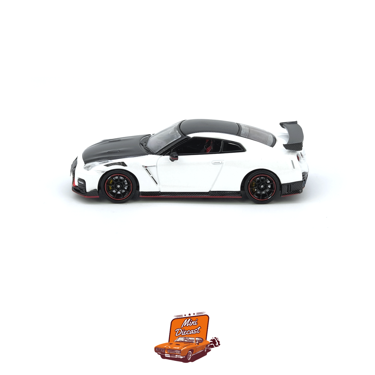 INNO64 Nissan GT-R (R35) Nismo White IN64-R35N-WHI