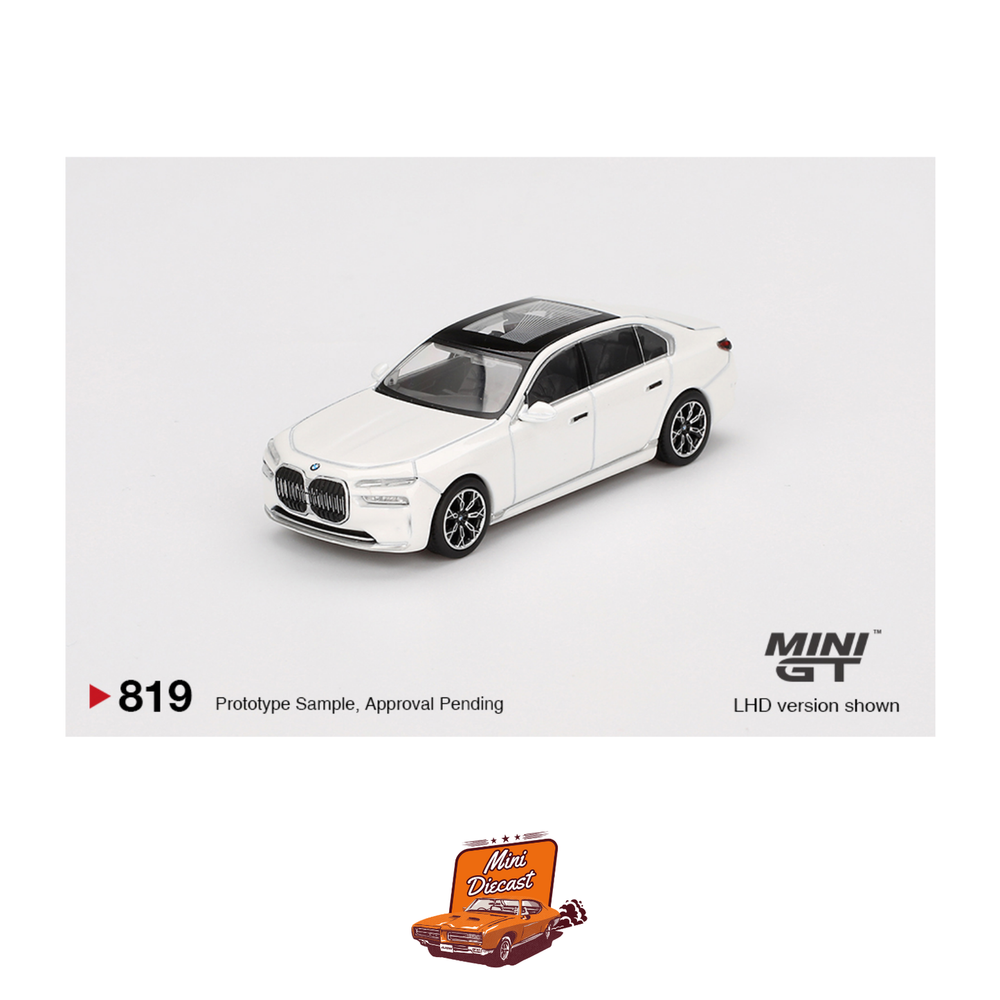 Mini GT #819 BMW i7 xDrive60 Mineral White (Imported)