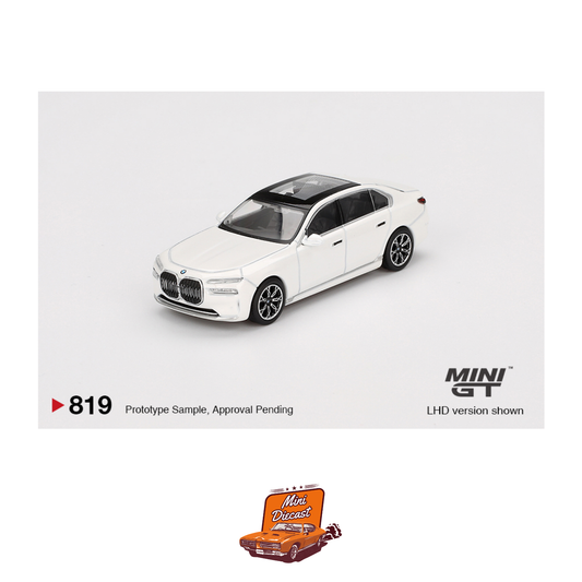 Mini GT #819 BMW i7 xDrive60 Mineral White (Imported)
