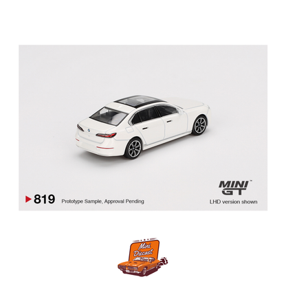 Mini GT #819 BMW i7 xDrive60 Mineral White (Imported)