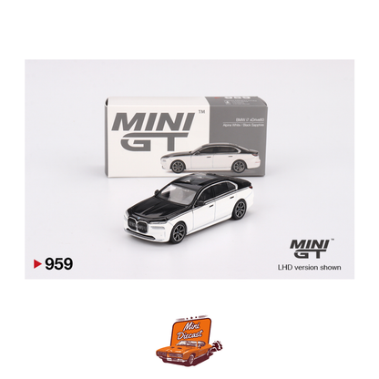 Mini GT #959 BMW i7 xDrive60 Alpine White / Black Sapphire (Imported)