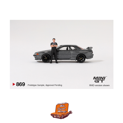 Mini GT #869 Nissan Skyline GT-R (R32) – Gunmetal (With Matsuda Figure)