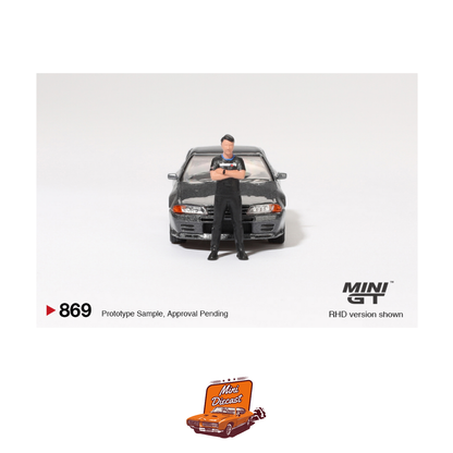 Mini GT #869 Nissan Skyline GT-R (R32) – Gunmetal (With Matsuda Figure)