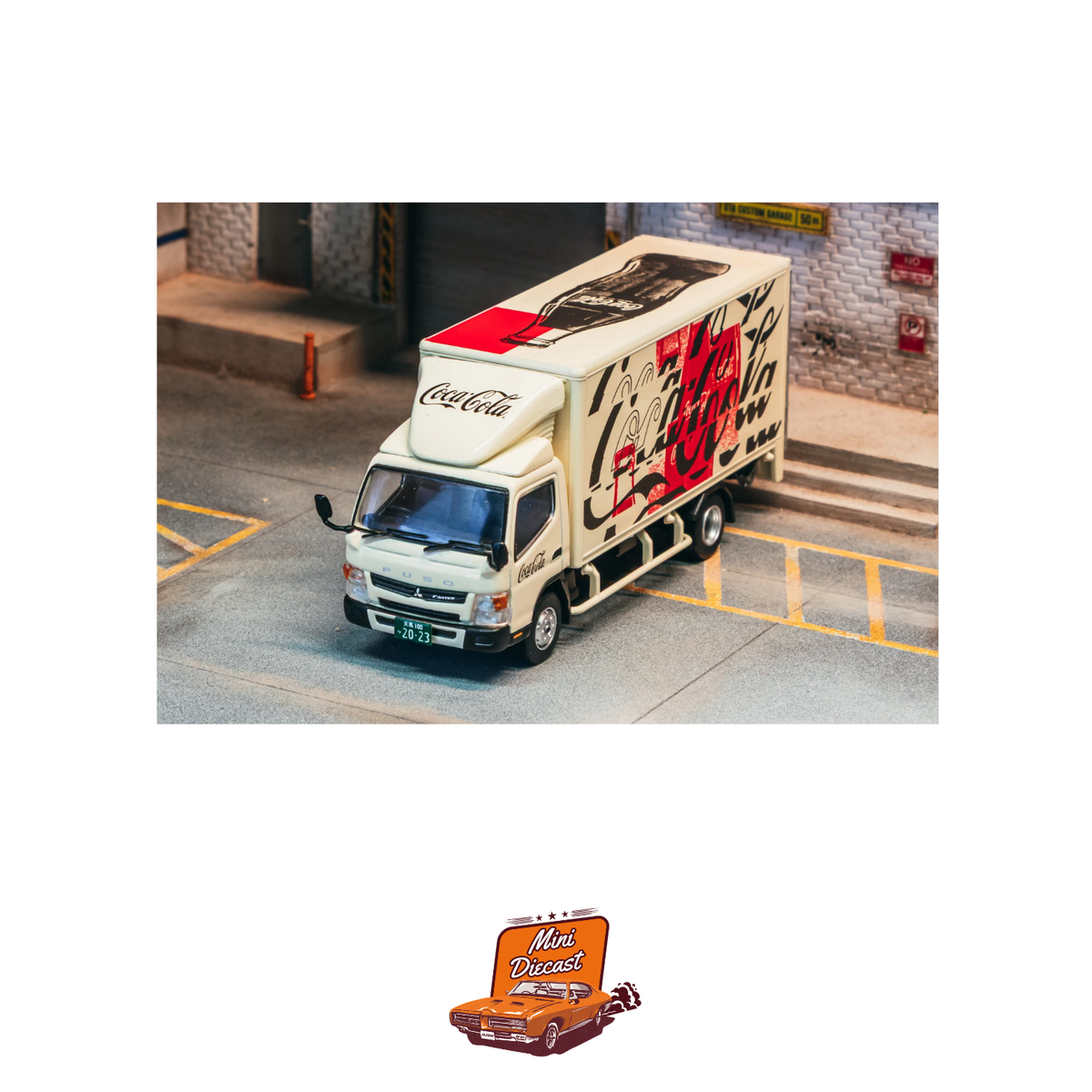 Tarmac Works Mitsubishi Fuso Canter Truck COCA-COLA 1:64 (T64T-TL002-CC)
