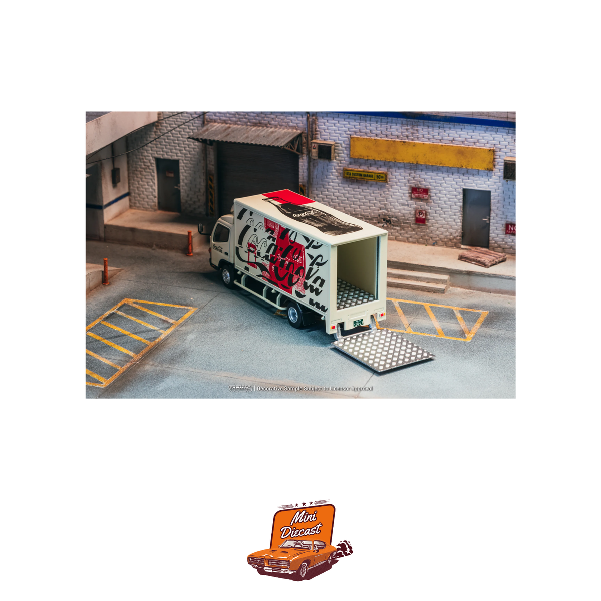 Tarmac Works Mitsubishi Fuso Canter Truck COCA-COLA 1:64 (T64T-TL002-CC)
